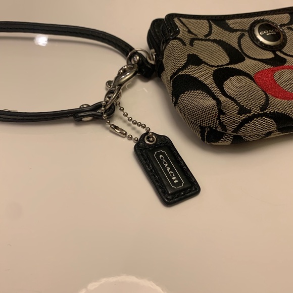 Coach Wristlet. - Picture 2 of 5
